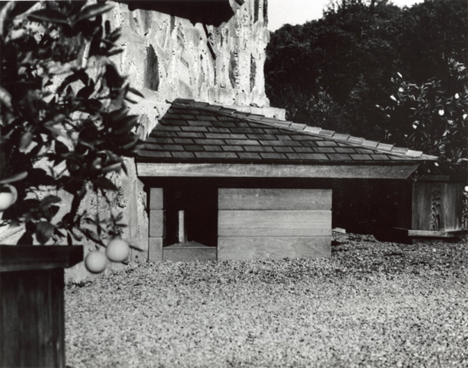 Frank Lloyd Wright Dog House